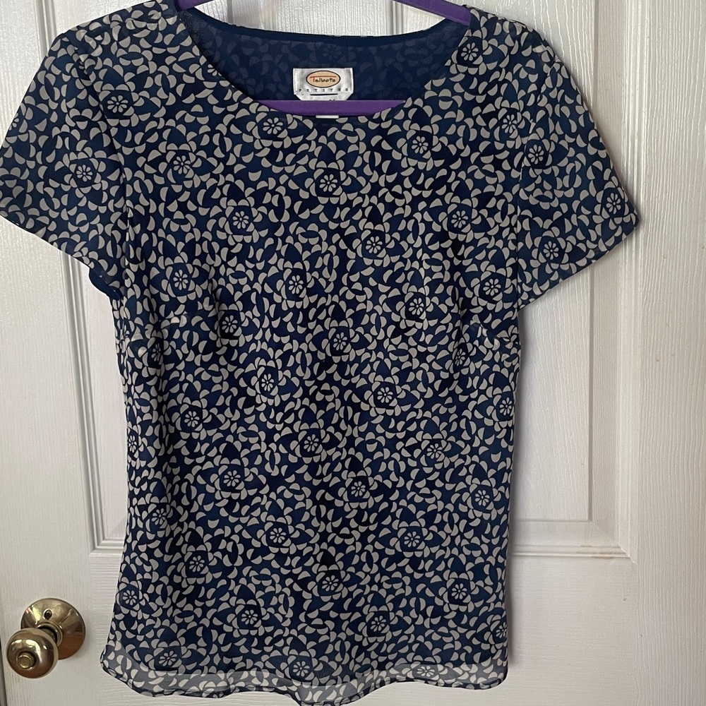 Talbots 100% Silk Blouse 6 blue and cream elegant blouse in like new condition